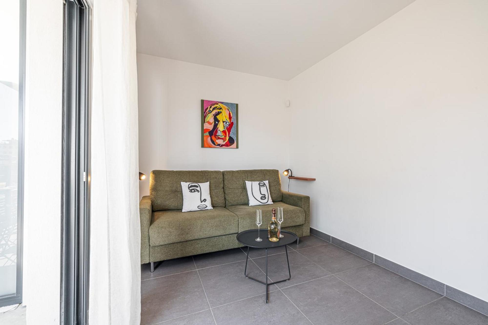 Queen Riviera : Climatisation, Parking, Terrasse Menton Exterior photo