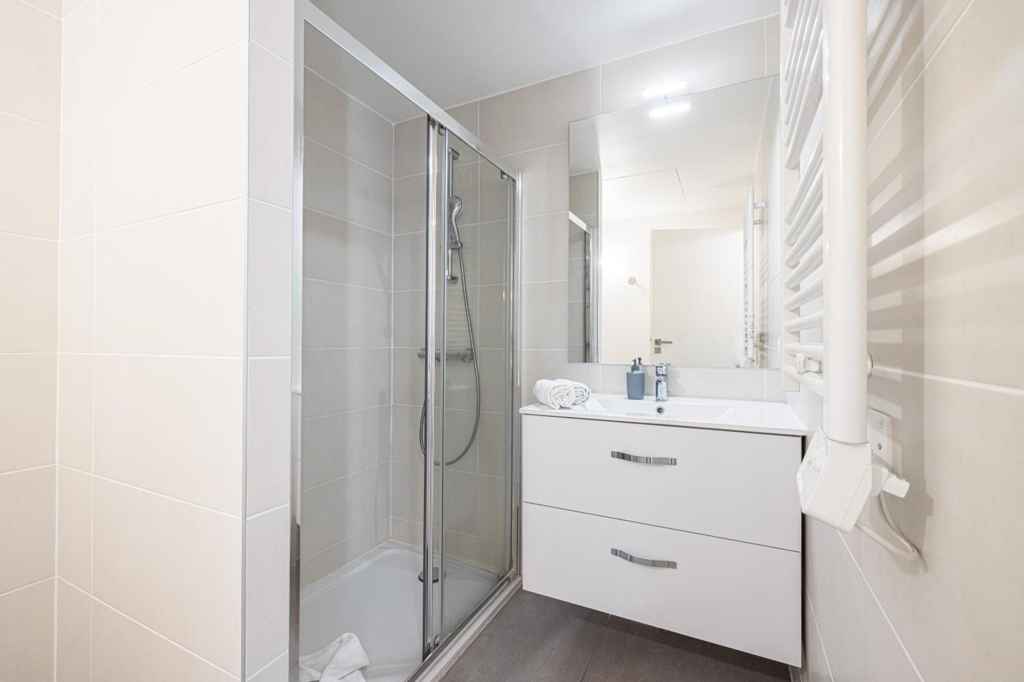 Queen Riviera : Climatisation, Parking, Terrasse Menton Exterior photo