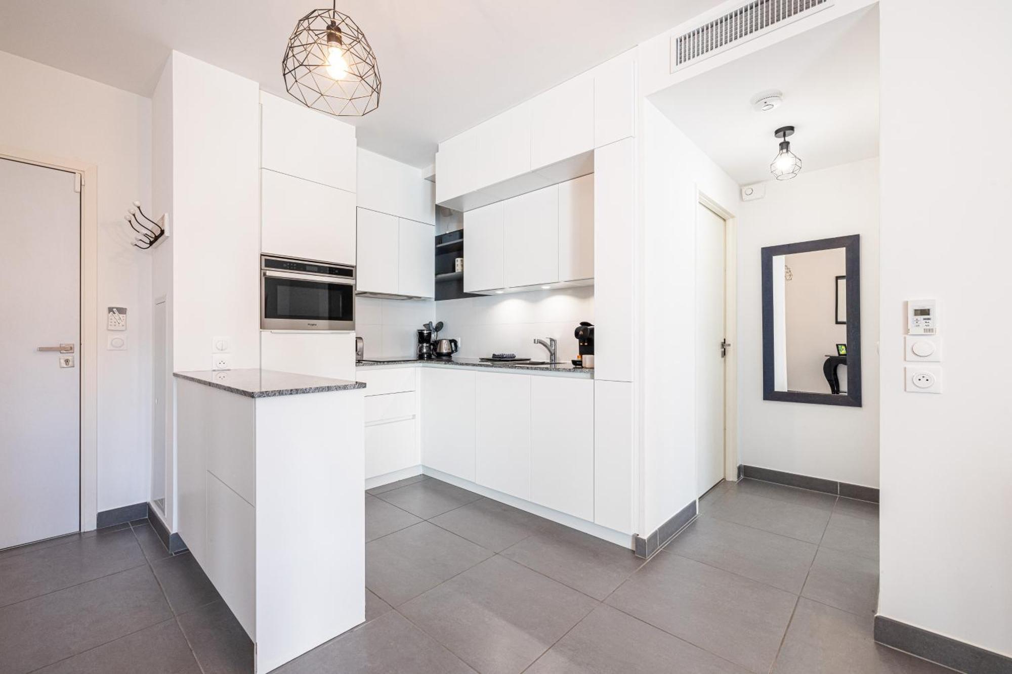 Queen Riviera : Climatisation, Parking, Terrasse Menton Exterior photo