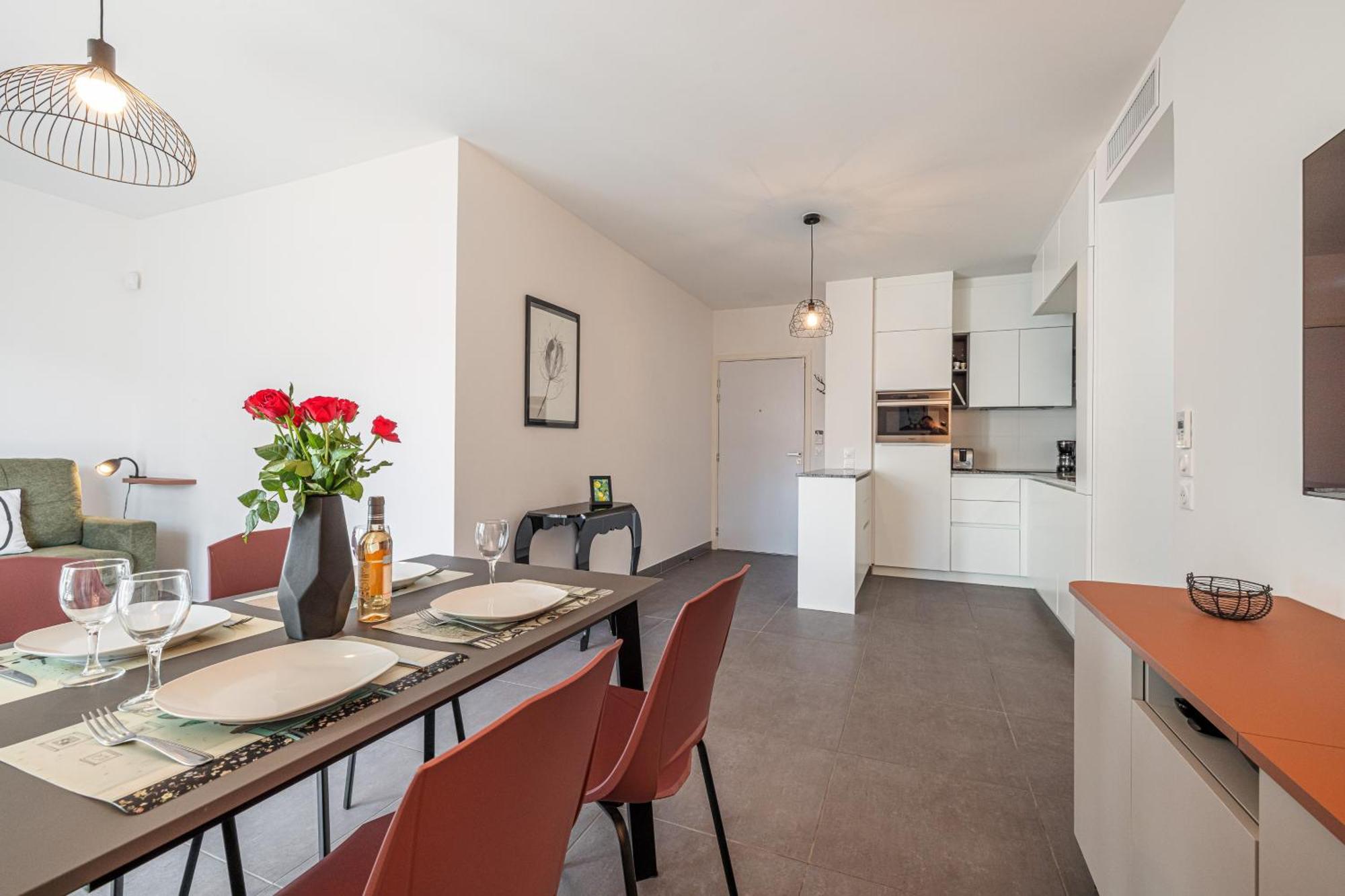 Queen Riviera : Climatisation, Parking, Terrasse Menton Exterior photo