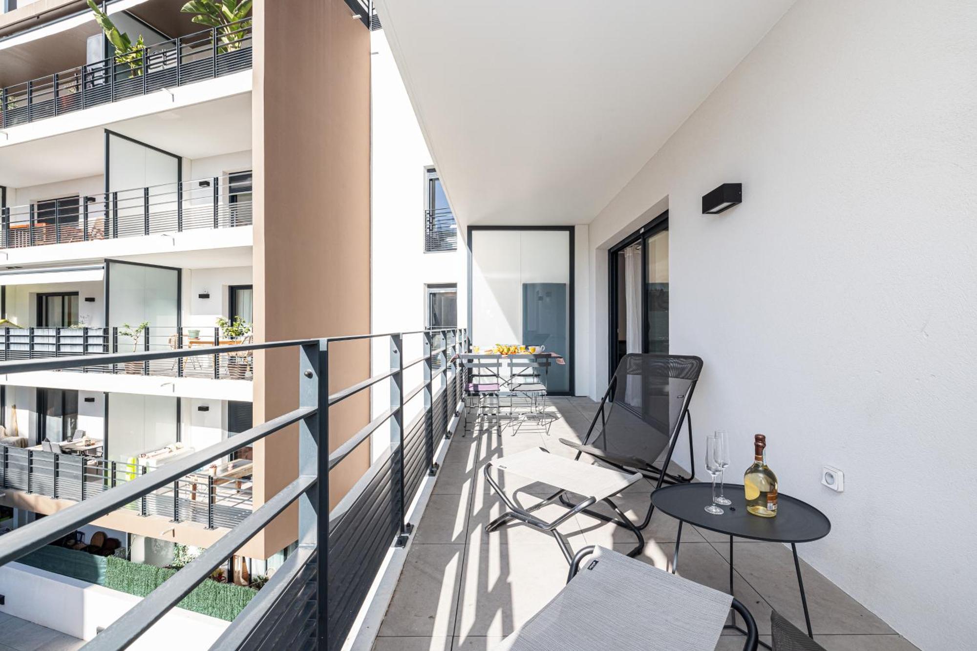 Queen Riviera : Climatisation, Parking, Terrasse Menton Exterior photo