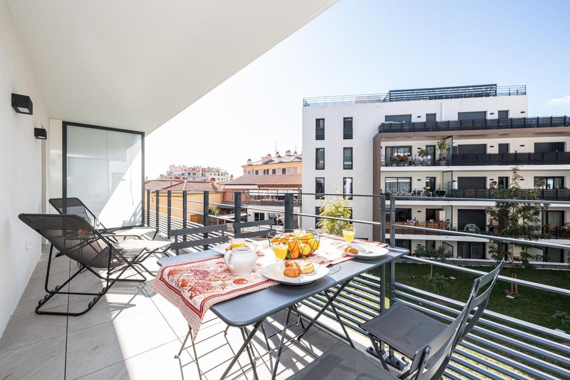 Queen Riviera : Climatisation, Parking, Terrasse Menton Exterior photo