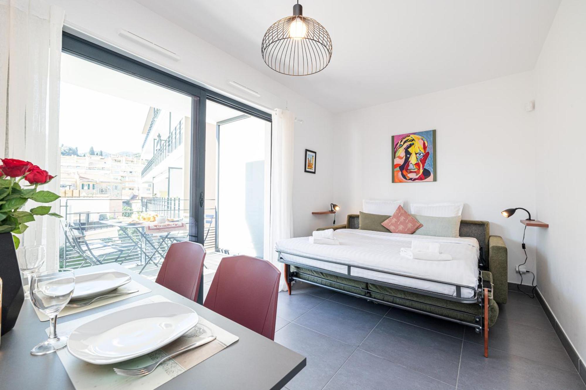 Queen Riviera : Climatisation, Parking, Terrasse Menton Exterior photo